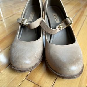 Ecco tan leather mary jane pump, size 39